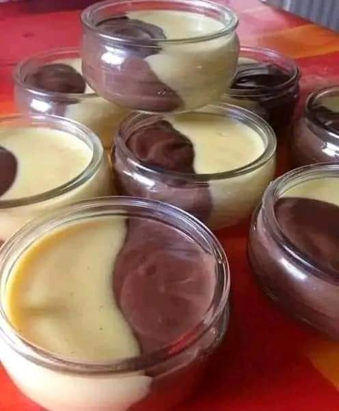Descubre cómo preparar una deliciosa crema de chocolate y vainilla casera con esta receta fácil. Disfruta de un postre cremoso y delicioso.