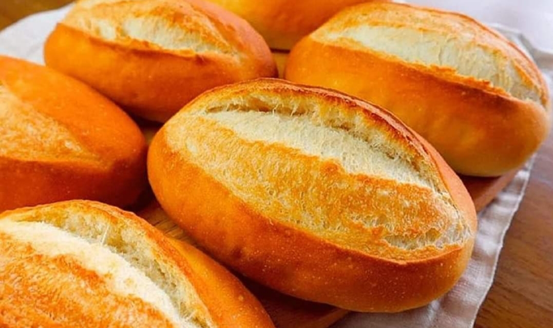 Descubre cómo preparar pan casero con nuestra receta tradicional. Sigue nuestros pasos para obtener un pan delicioso y esponjoso.